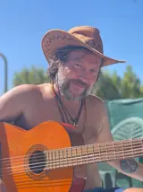 Busco guitarra ,violín o mandolina , steel guitar, o algún otro instruments para The dark side of Bruce  3 octubre 2026
