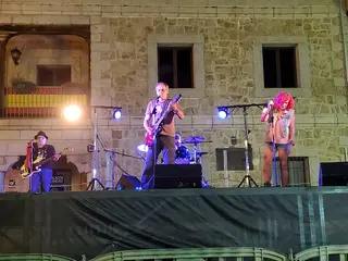 Trío de rock español busca bajista 25 septiembre 2026