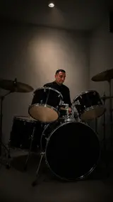 Baterista y percusionista disponible para bolos y directo en Madrid 28 junio 2026