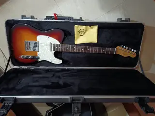 Fender Telecaster Standard americana, con estuche original  2 septiembre 2026