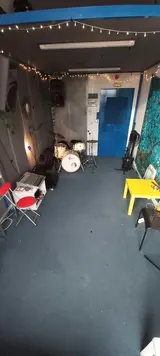 Buscamos banda para compartir local  8 octubre 2026