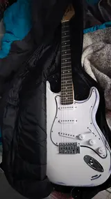 Busco especialmente o electroacústica o una vihuela si tienes más que ofrecerme con gusto, también se puede negociar en 600mil 13 octubre 2026